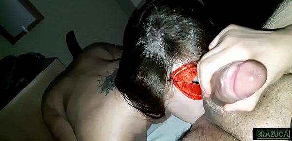  Ninfeta gostosa fazendo um beijo grego no macho dela - Evelyn Santos